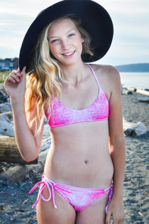 Marry Lynn Brunette Teen